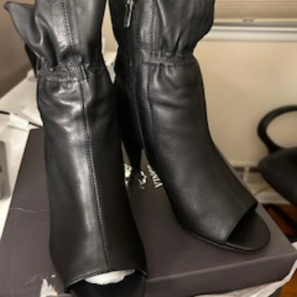 Vince Camuto Addiena Black Vignoni Booties Size 9, fit like an 8.5 - Picture 1 of 12